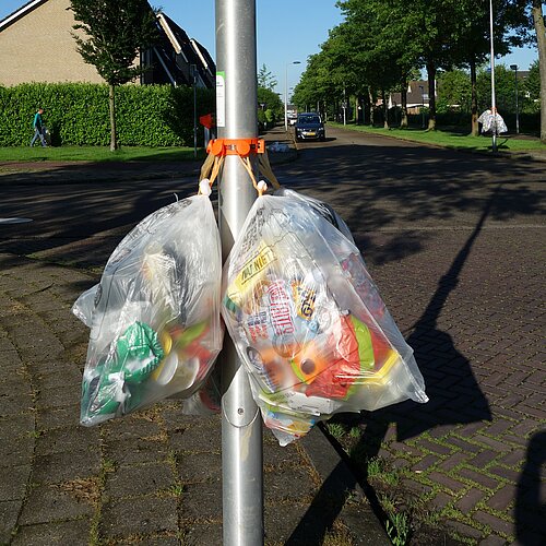 Speciale zakken voor plastic afval alleen hoogbouw stadscentra - AVRI