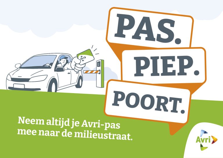Illustratie van een auto bij de toegang van de milieustraat, waarbij een Avri-pas wordt getoond om de slagboom te openen. Tekst in beeld: "Pas. Piep. Poort. Neem altijd je Avri-pas mee naar de milieustraat."